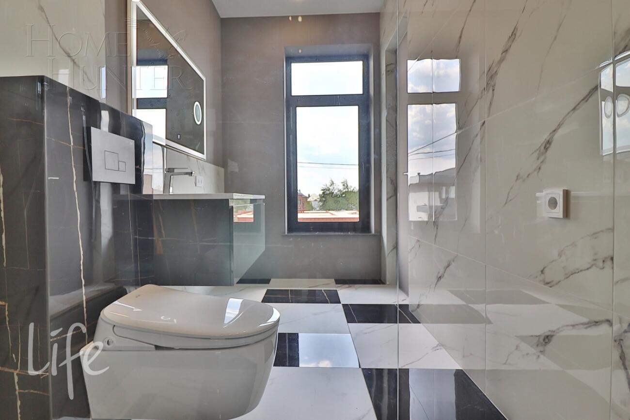 2-этажный коттедж 250 м² с отделкой