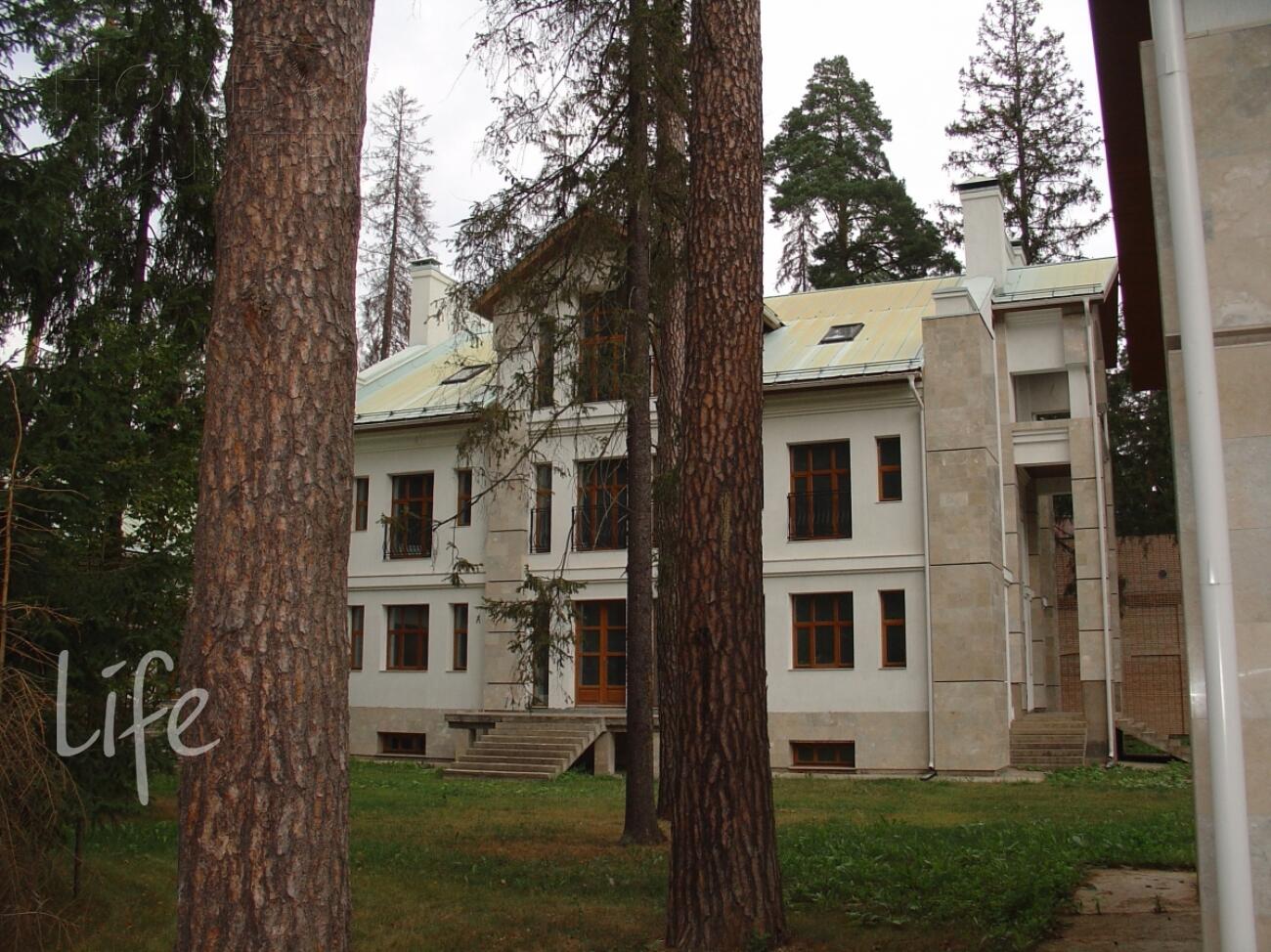 2-этажный коттедж 1 200 м² без отделки