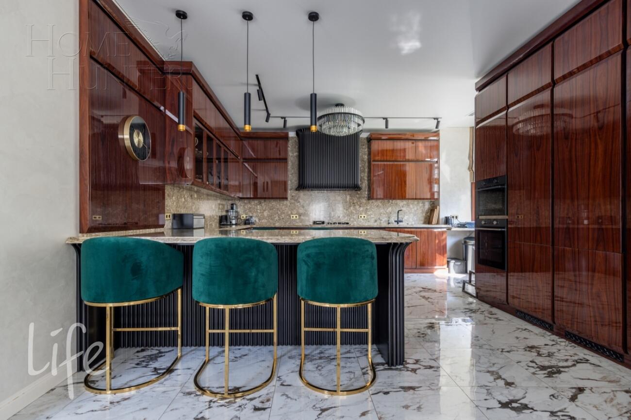 2-этажный коттедж 700 м² с отделкой