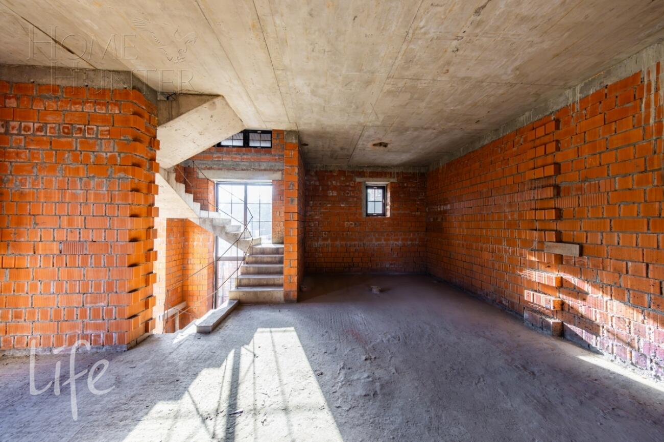 3-этажный коттедж 600 м² без отделки