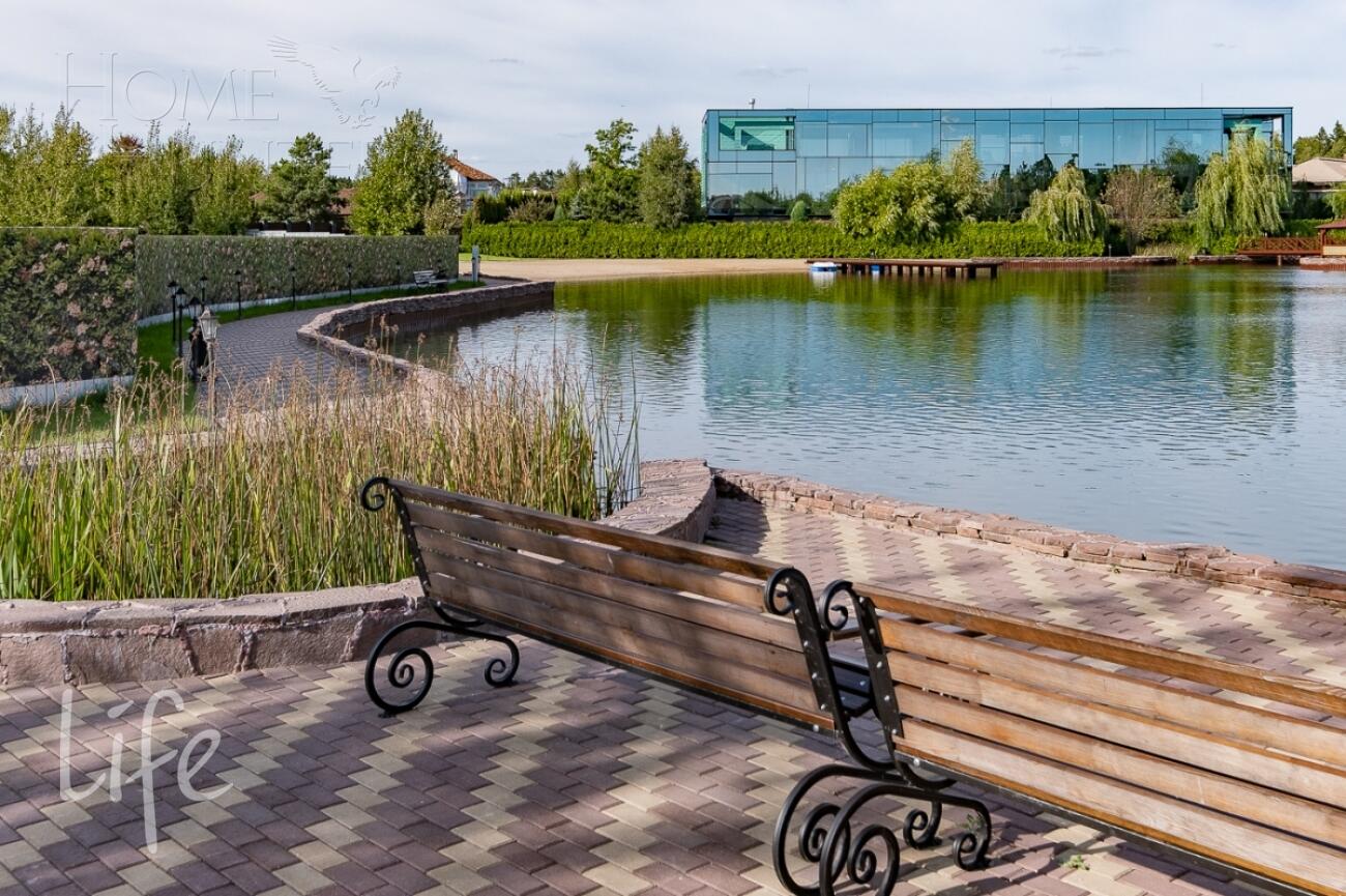 3-этажный коттедж 1 650 м² с отделкой