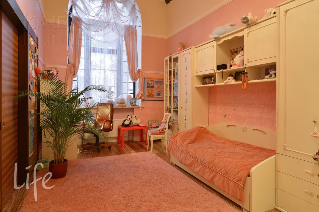 2-этажный коттедж 1 400 м² с отделкой