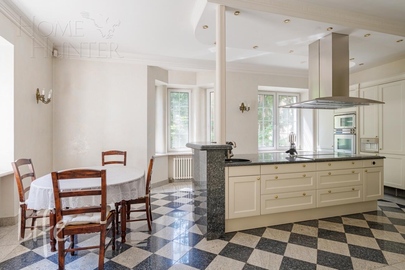 2-этажный коттедж 650 м² с отделкой