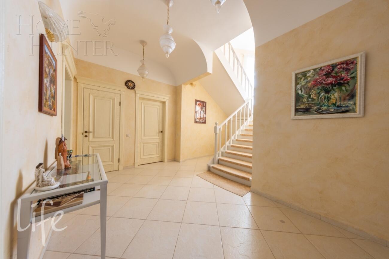 2-этажный коттедж 340 м² с отделкой