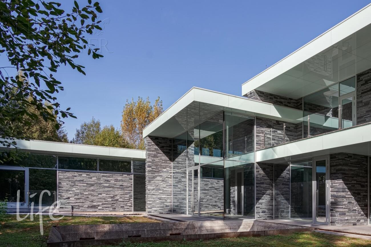 3-этажный коттедж 1 546 м² без отделки