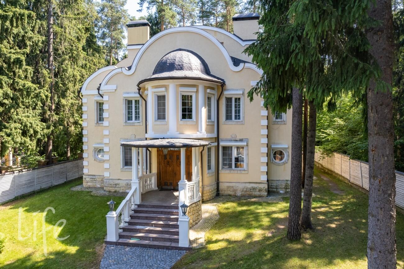 2-этажный коттедж 650 м² с отделкой