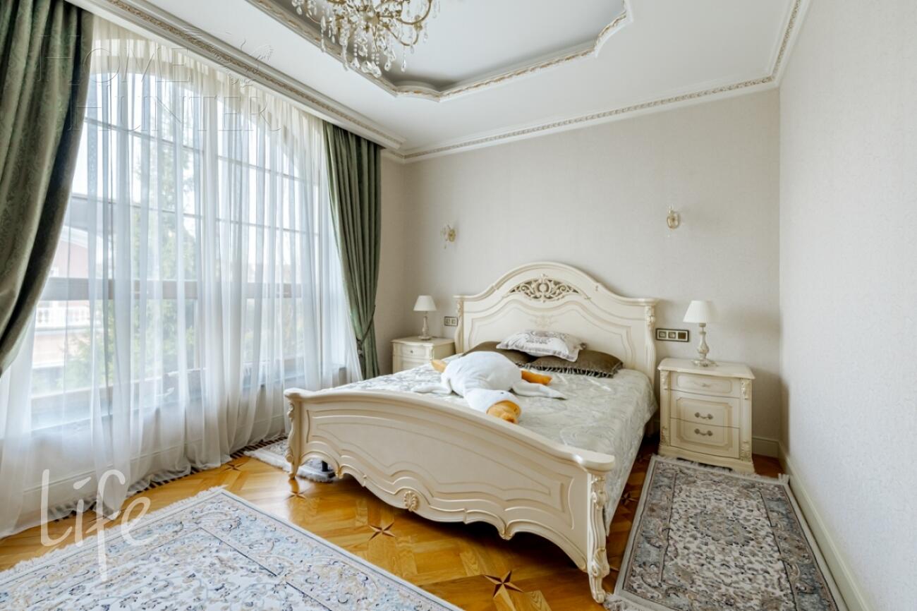 2-этажный коттедж 1 000 м² с отделкой