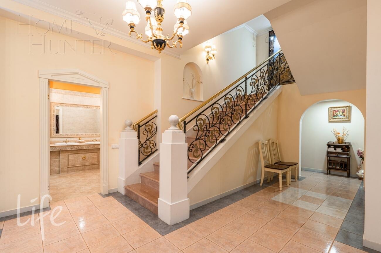 2-этажный коттедж 450 м² с отделкой