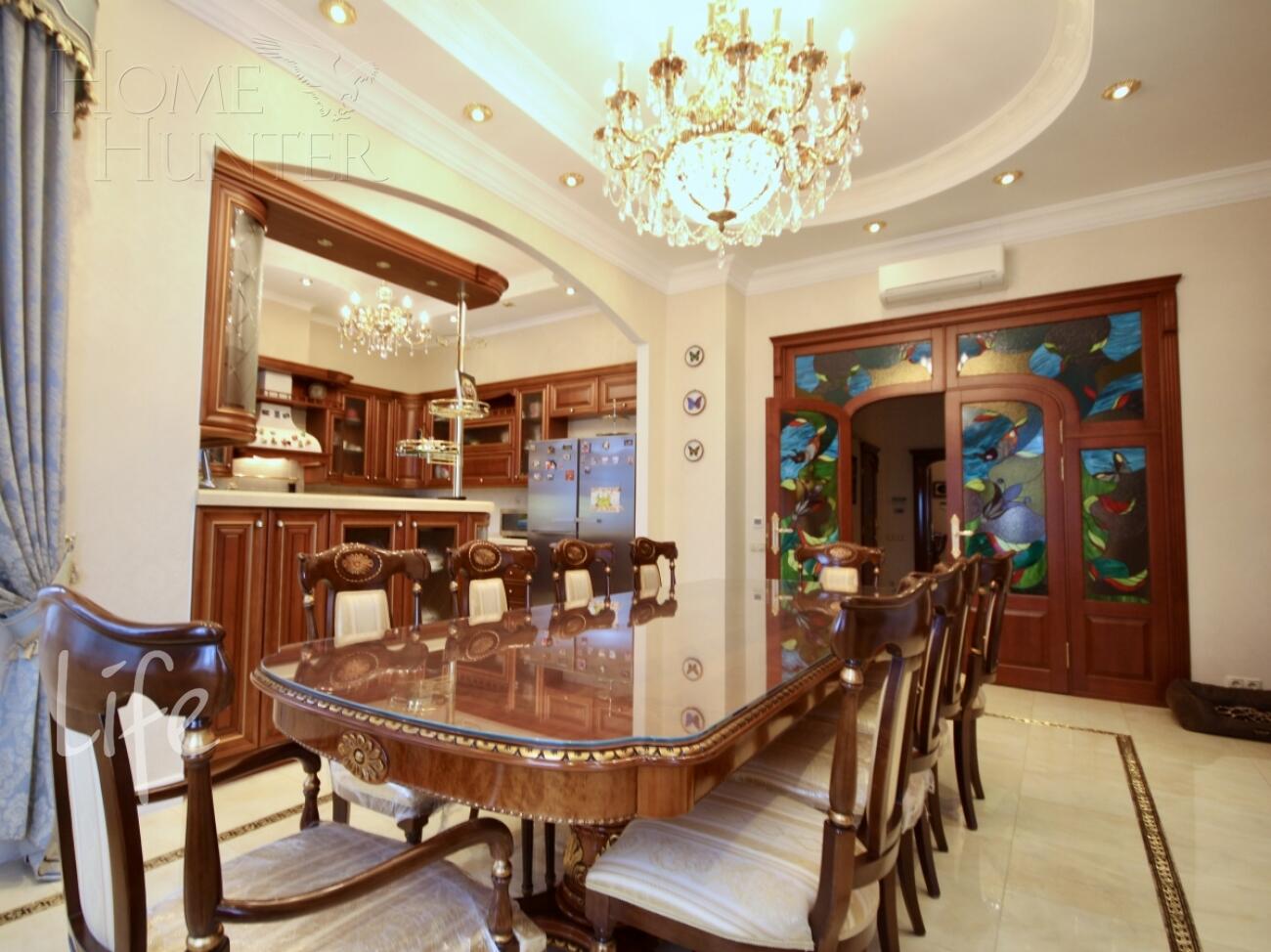 2-этажный коттедж 560 м² с отделкой