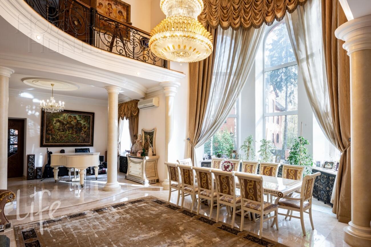 3-этажный коттедж 1 000 м² с отделкой