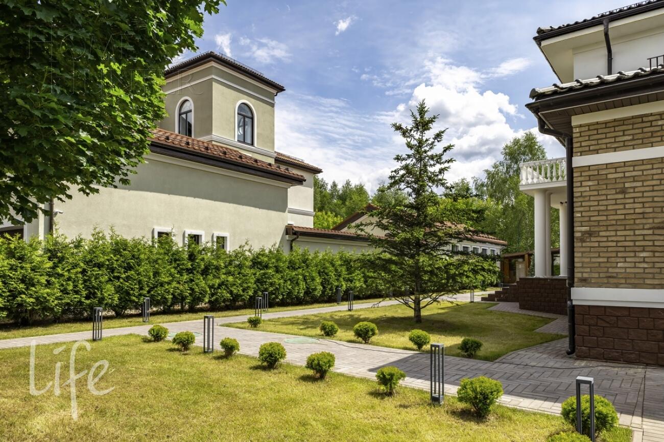 2-этажный коттедж 560 м² без отделки