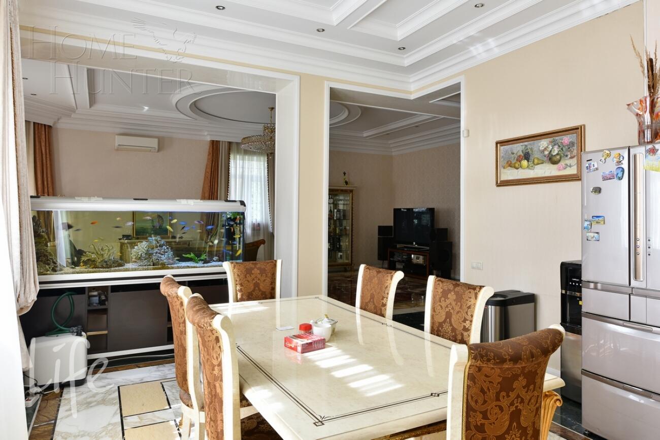 3-этажный коттедж 350 м² с отделкой