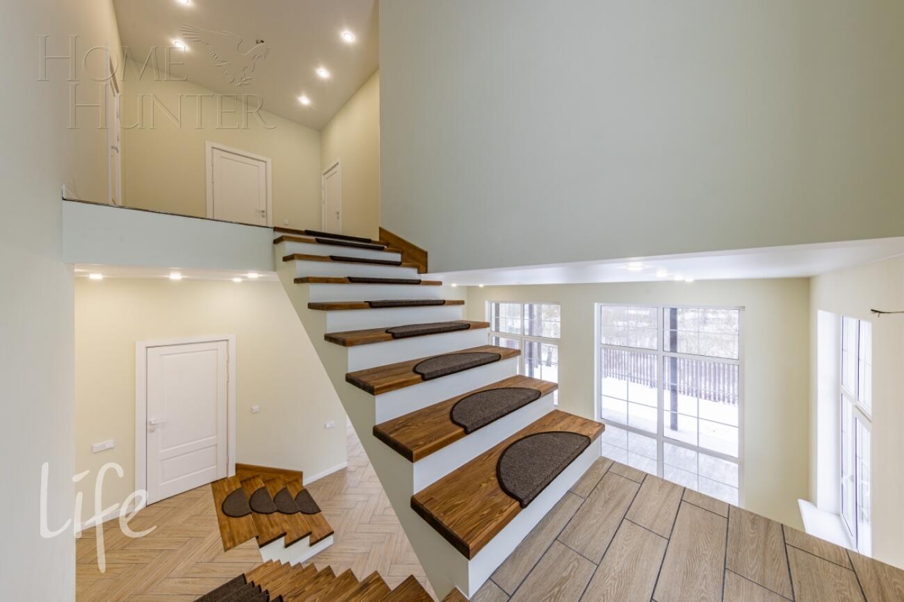 2-этажный коттедж 240 м² с отделкой