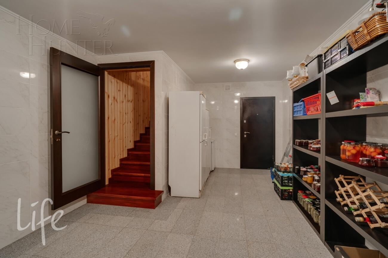 3-этажный коттедж 650 м² с отделкой