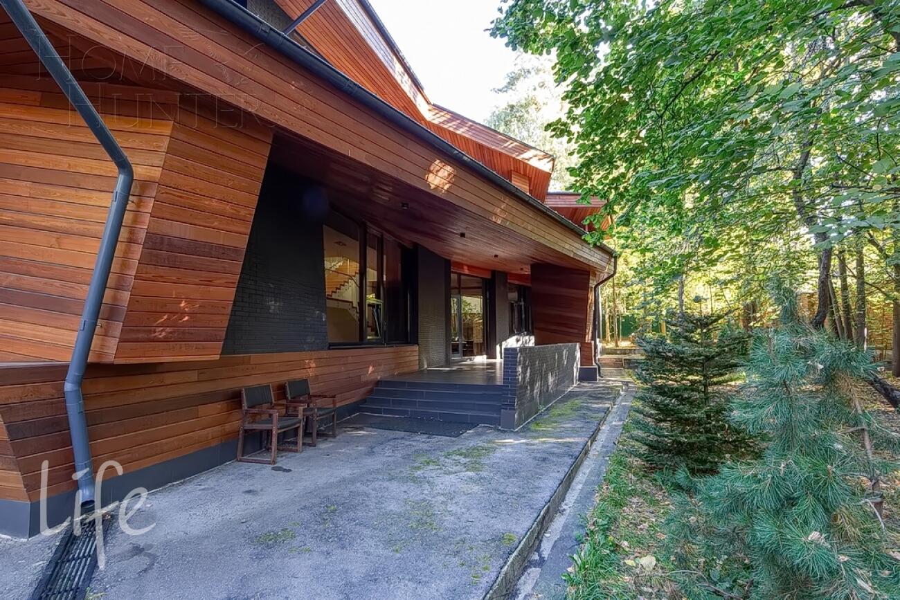 3-этажный коттедж 539 м² с отделкой