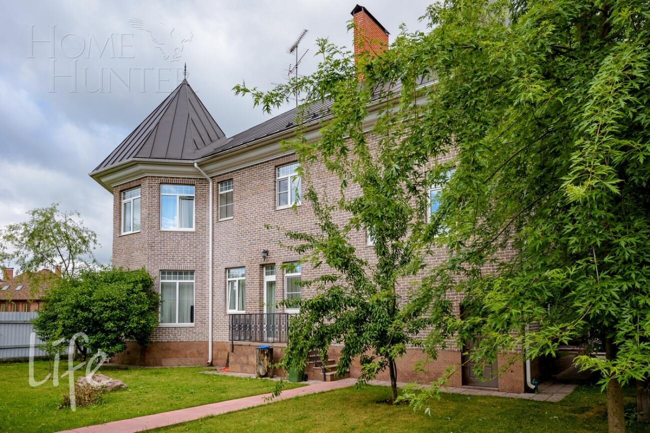 3-этажный коттедж 350 м² с отделкой