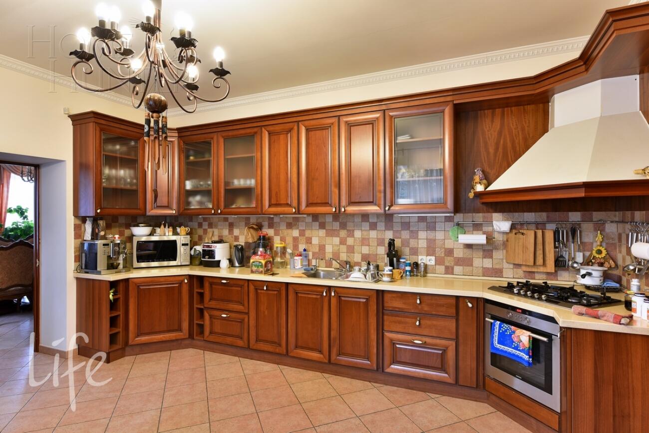 2-этажный коттедж 550 м² с отделкой