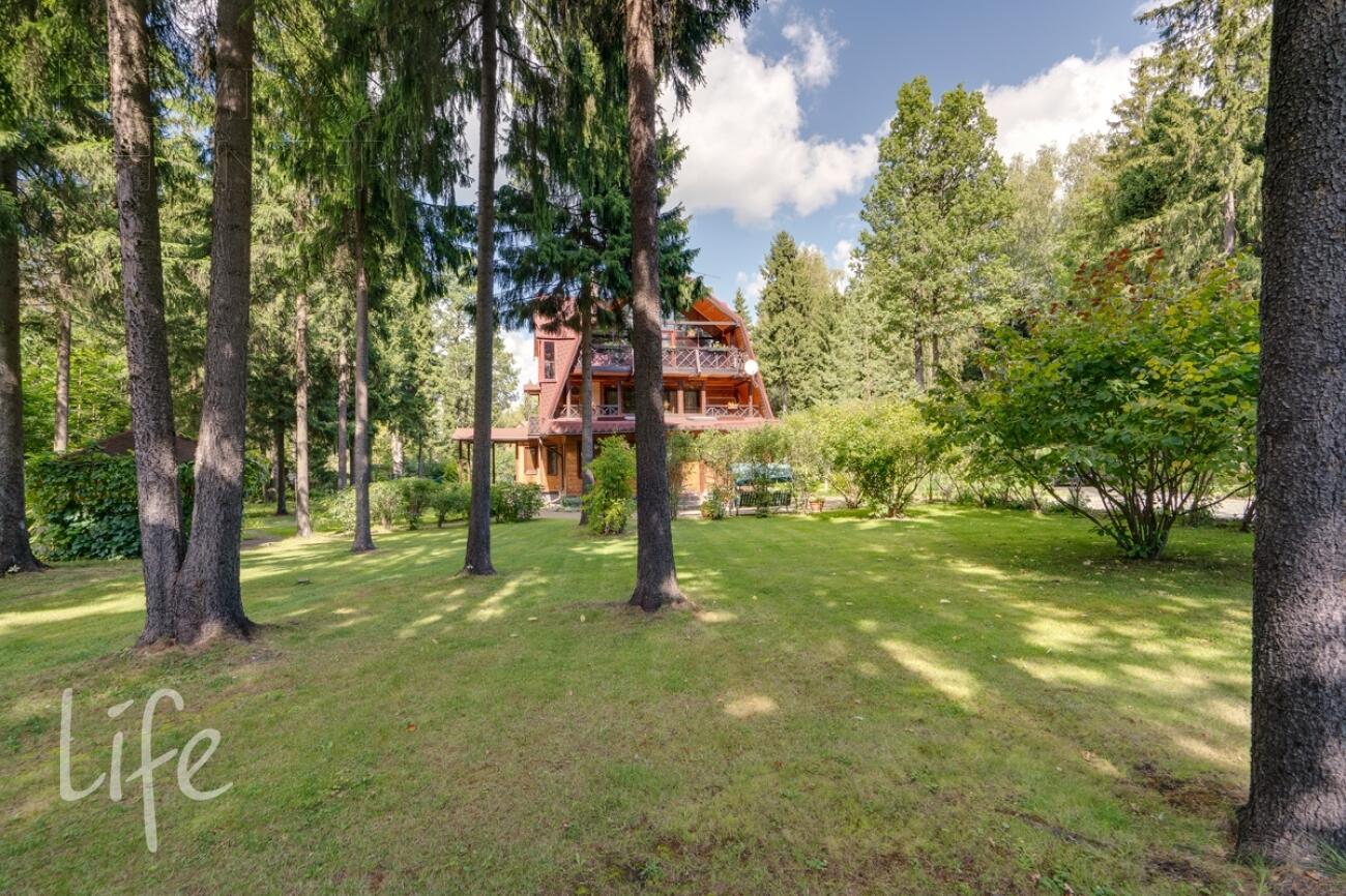 3-этажный коттедж 650 м² с отделкой