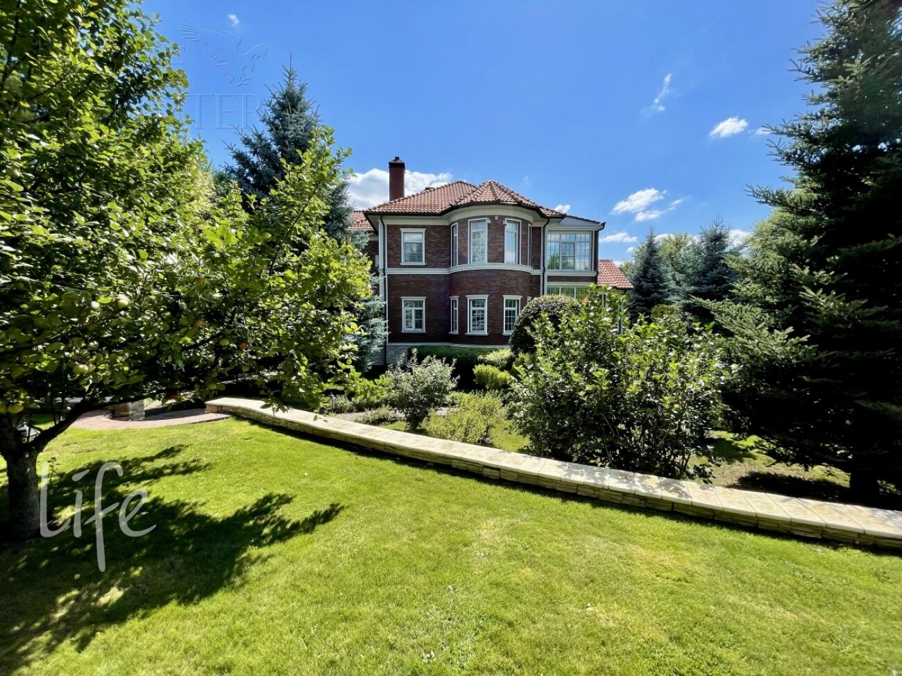 2-этажный коттедж 560 м² с отделкой