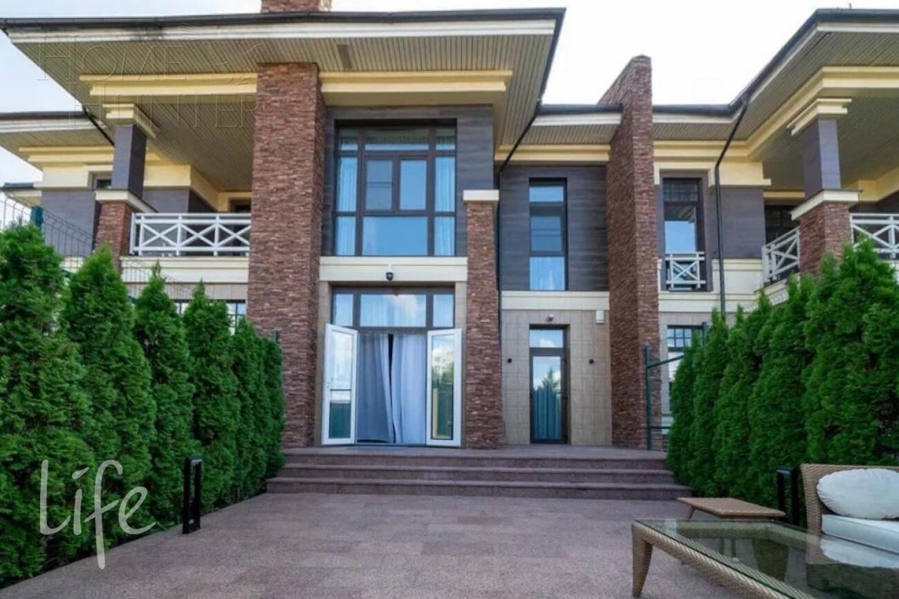 2-этажный таунхаус 290 м² с отделкой