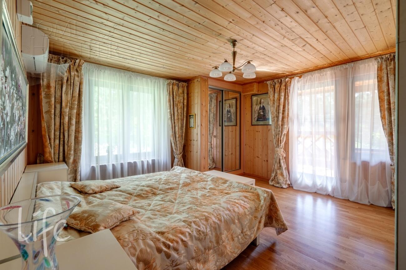 3-этажный коттедж 650 м² с отделкой