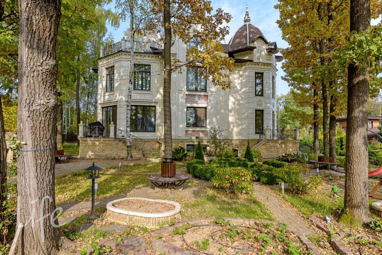 2-этажный коттедж 1 100 м² с отделкой