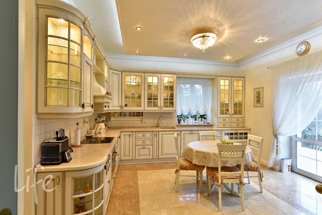 2-этажный коттедж 560 м² с отделкой