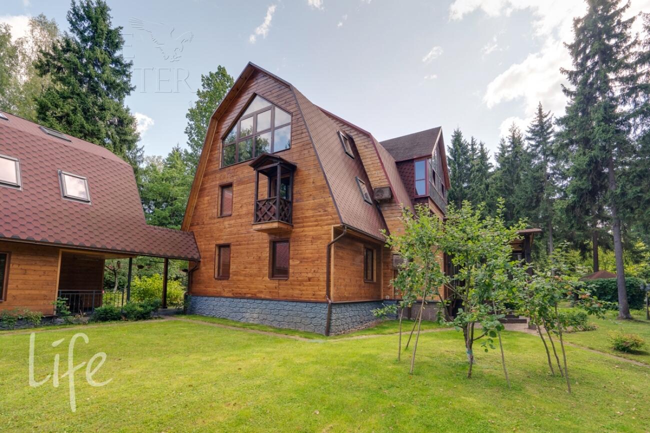 3-этажный коттедж 650 м² с отделкой