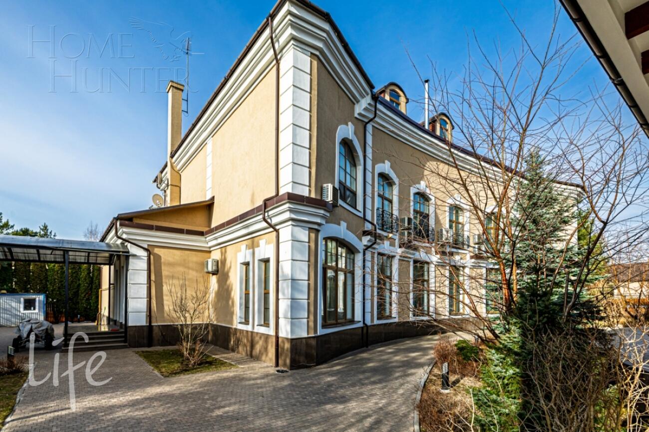 2-этажный коттедж 1 000 м² с отделкой