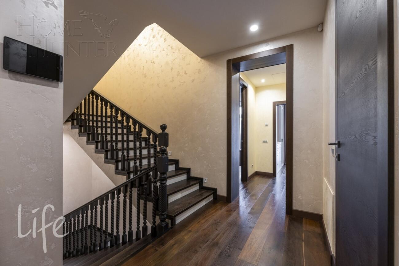 3-этажный таунхаус 310 м² с отделкой