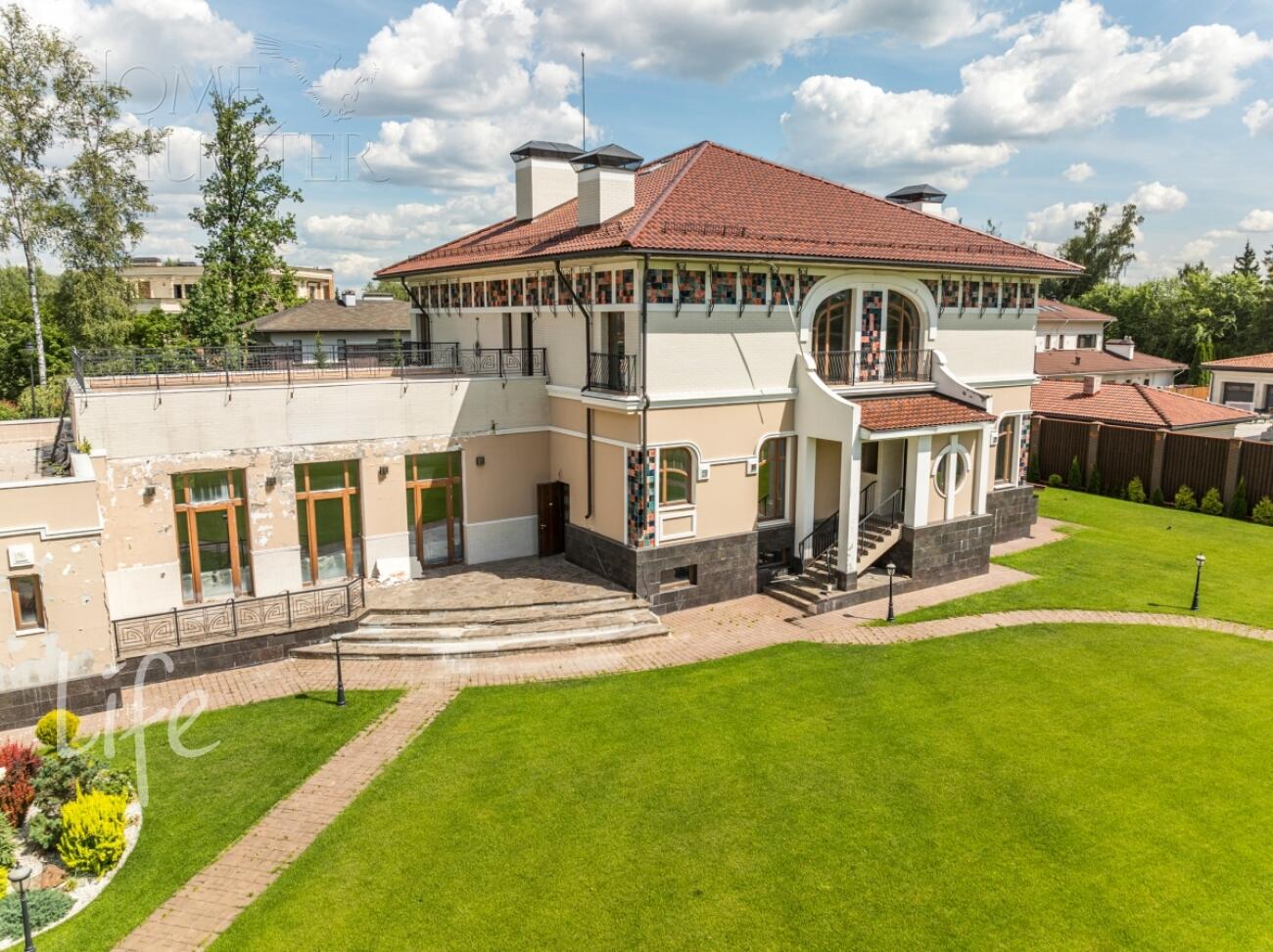 2-этажный коттедж 1 300 м² без отделки