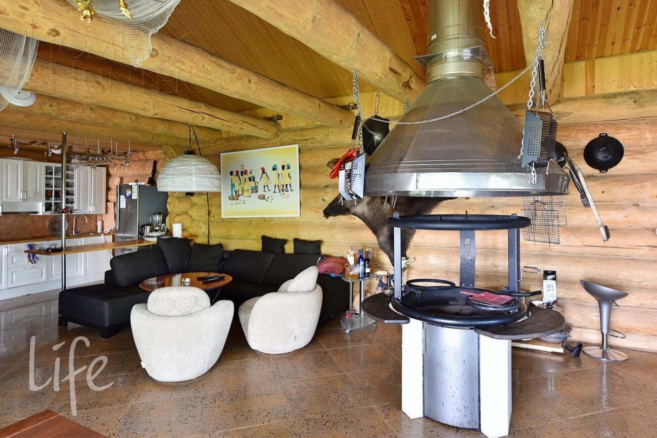 3-этажный коттедж 350 м² с отделкой