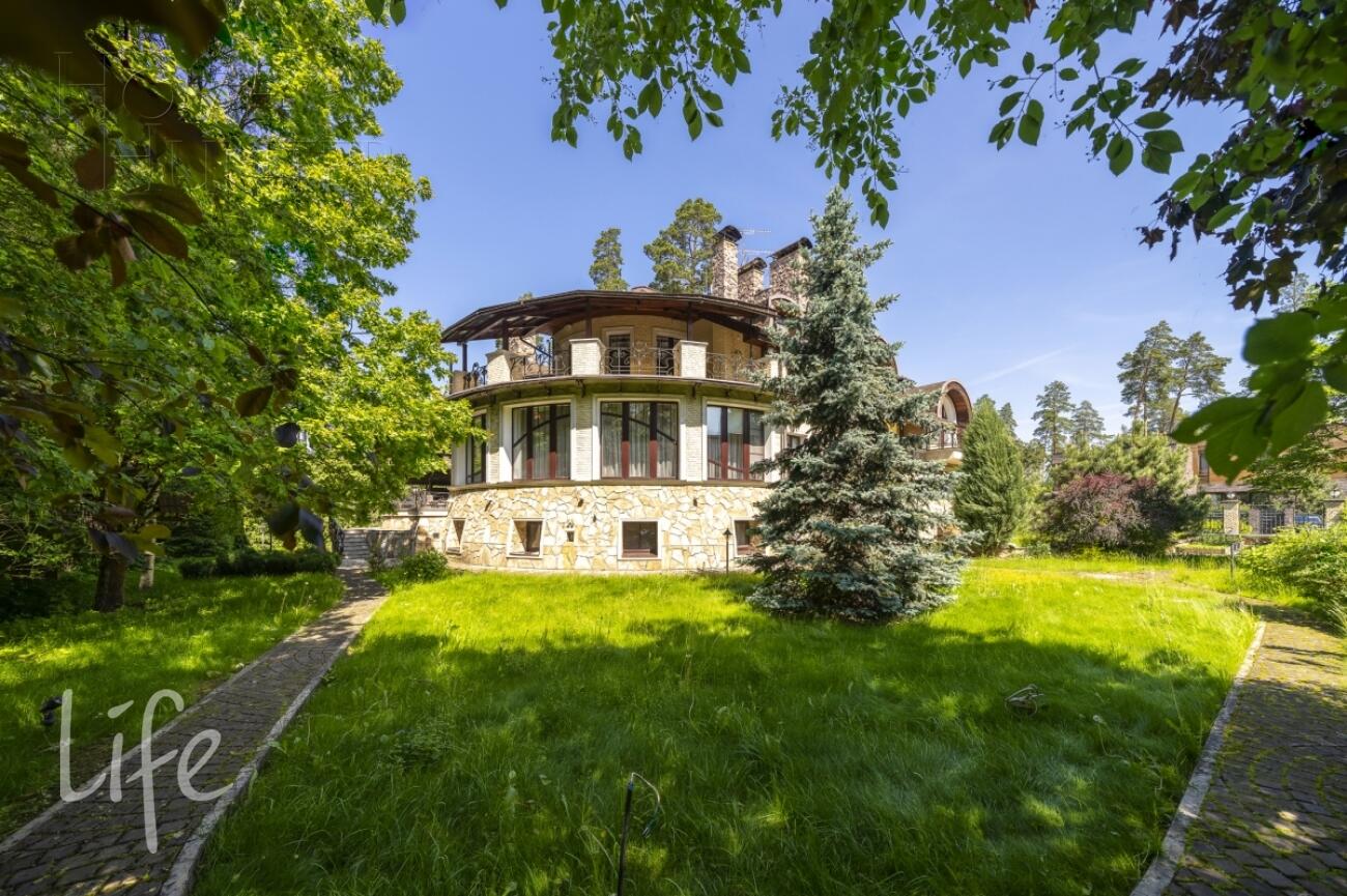 2-этажный коттедж 880 м² с отделкой