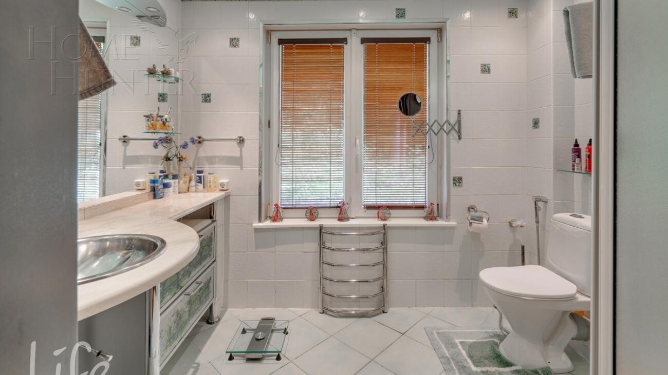 3-этажный коттедж 650 м² с отделкой