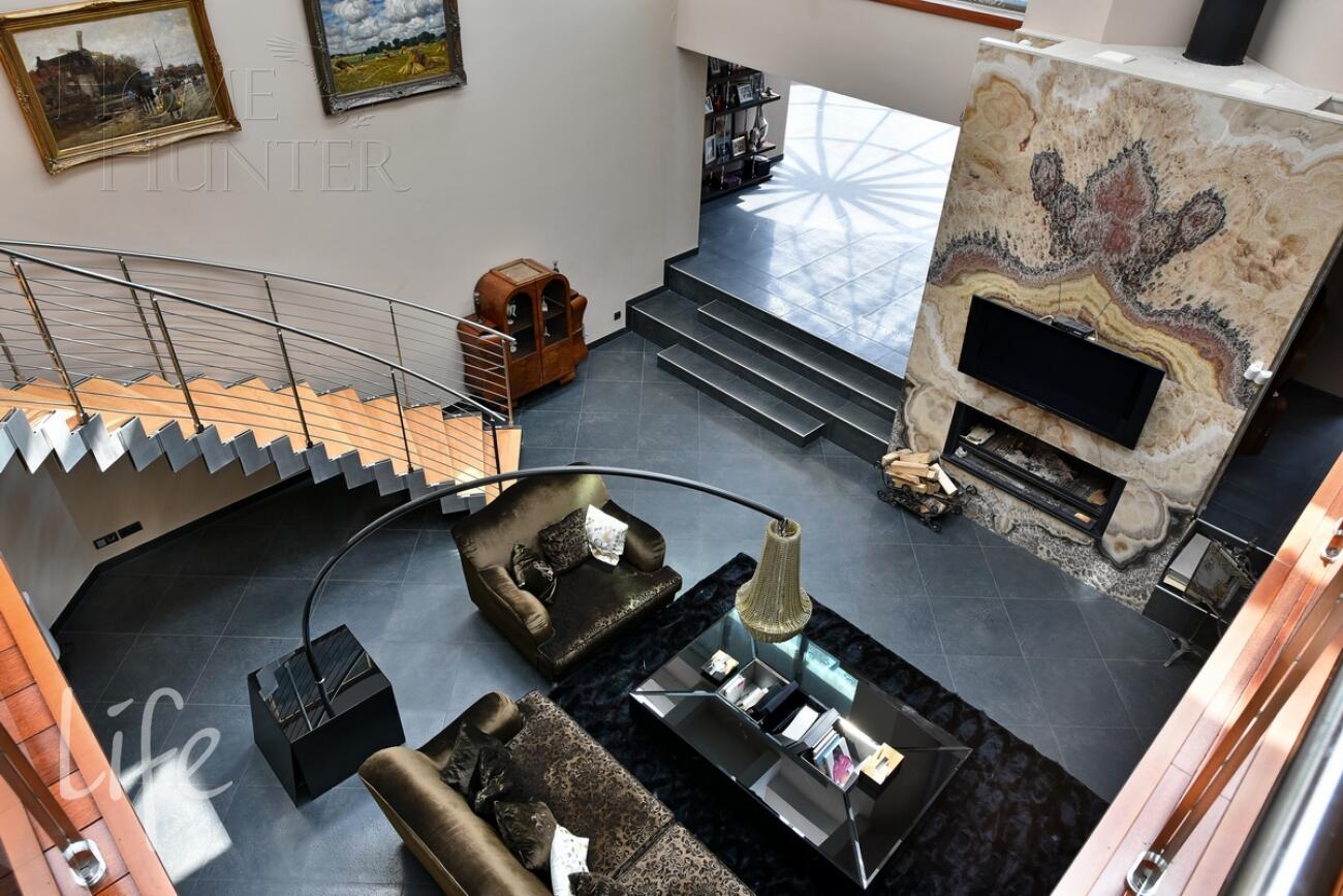 3-этажный коттедж 2 400 м² с отделкой