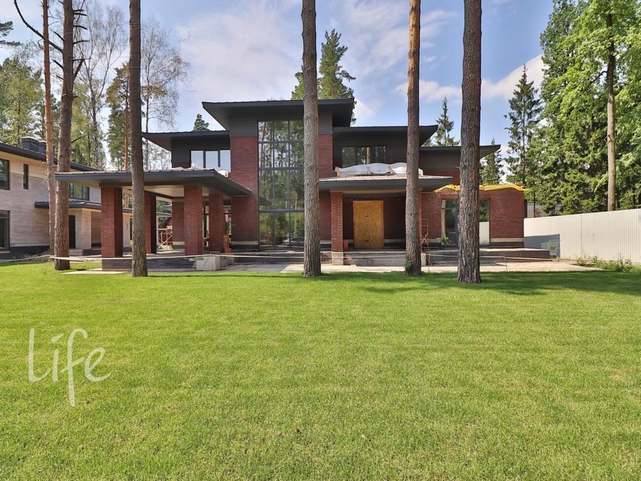 2-этажный коттедж 460 м² без отделки