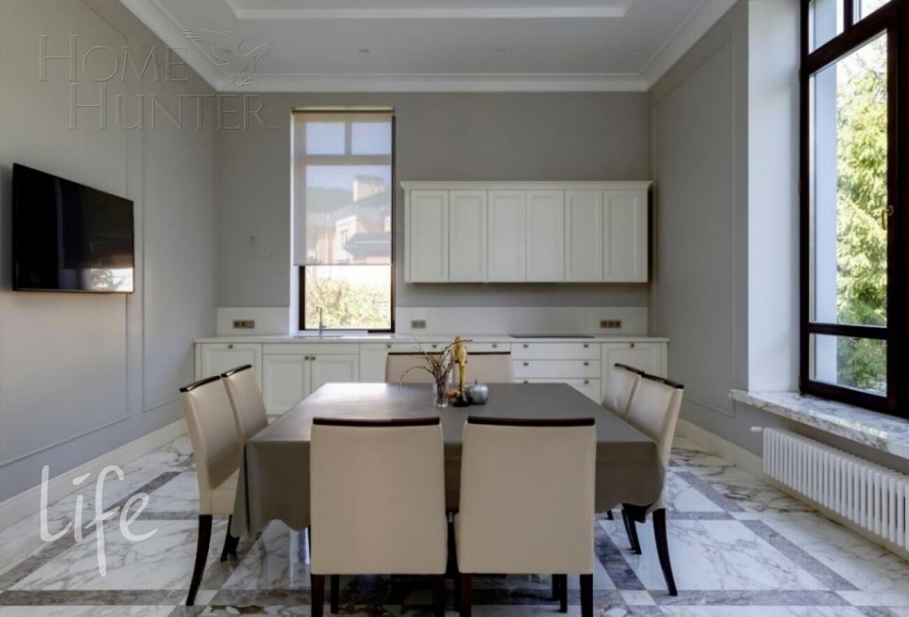 3-этажный коттедж 1 185 м² с отделкой