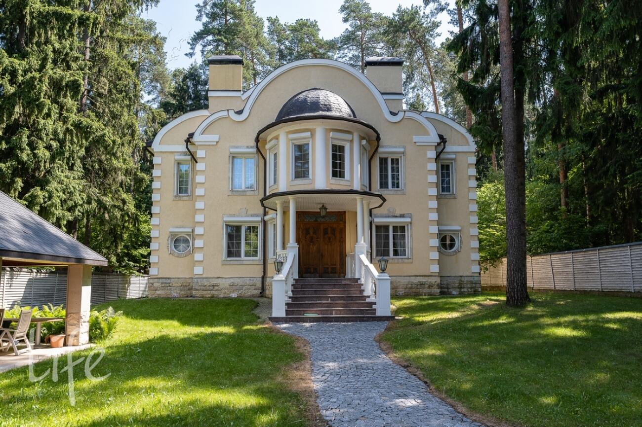 2-этажный коттедж 650 м² с отделкой