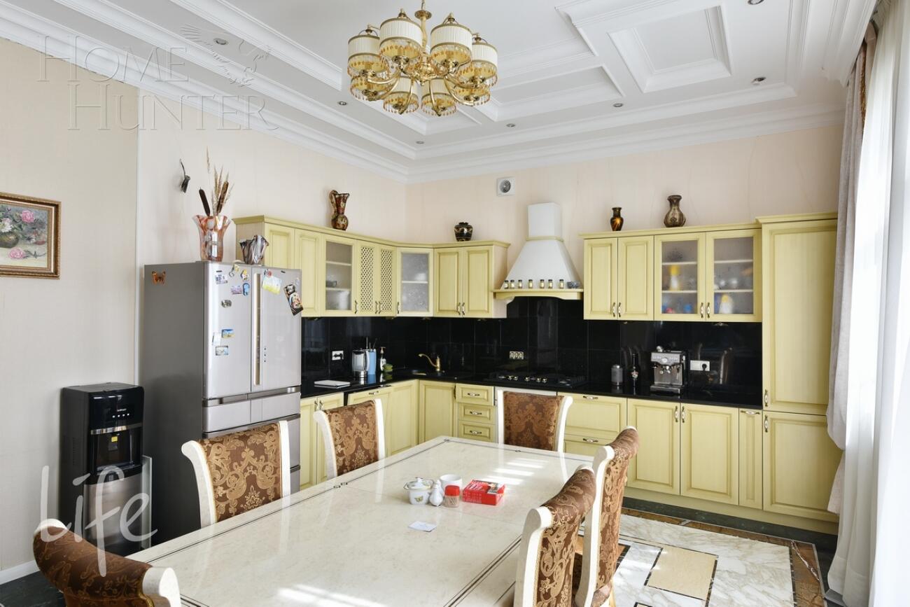 3-этажный коттедж 350 м² с отделкой