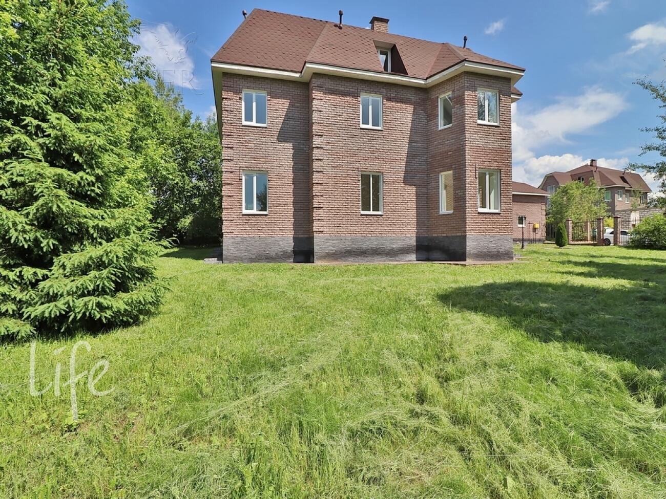 3-этажный коттедж 372 м² с отделкой