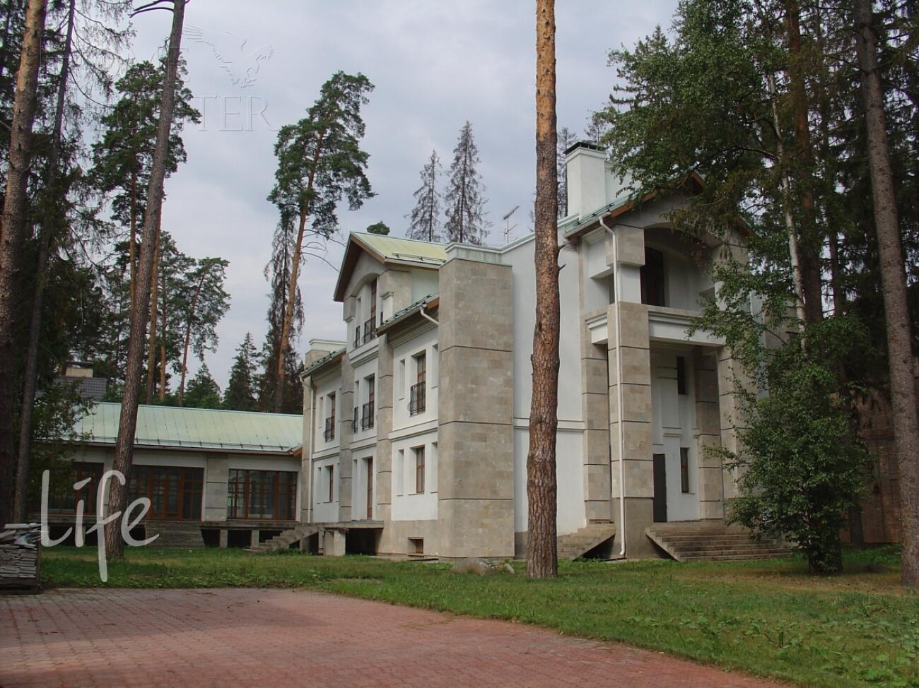 2-этажный коттедж 1 200 м² без отделки