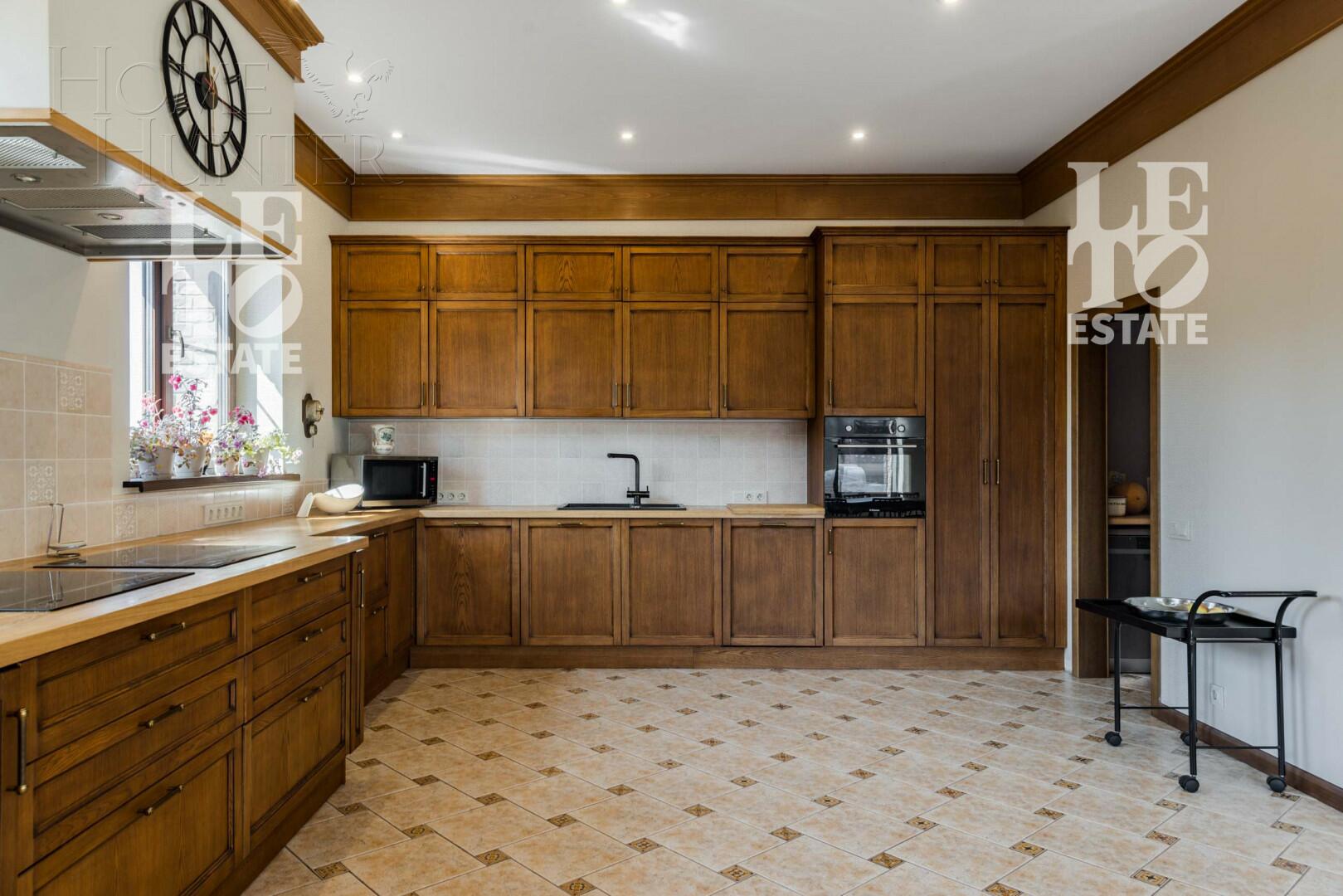 2-этажный коттедж 495.7 м² с отделкой