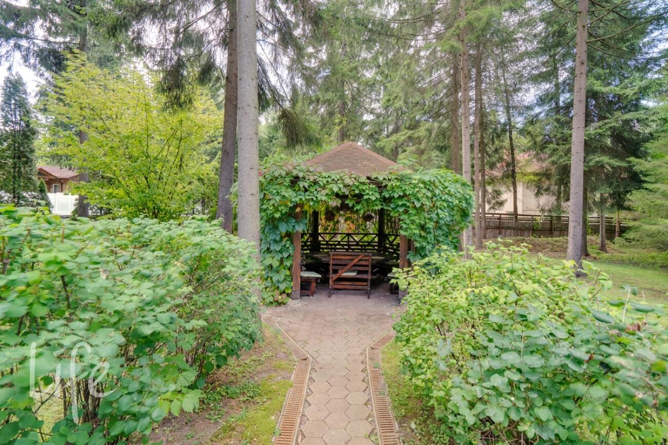 3-этажный коттедж 650 м² с отделкой