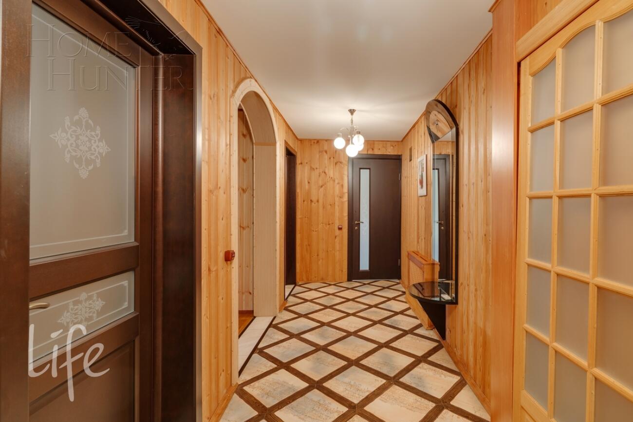 3-этажный коттедж 650 м² с отделкой