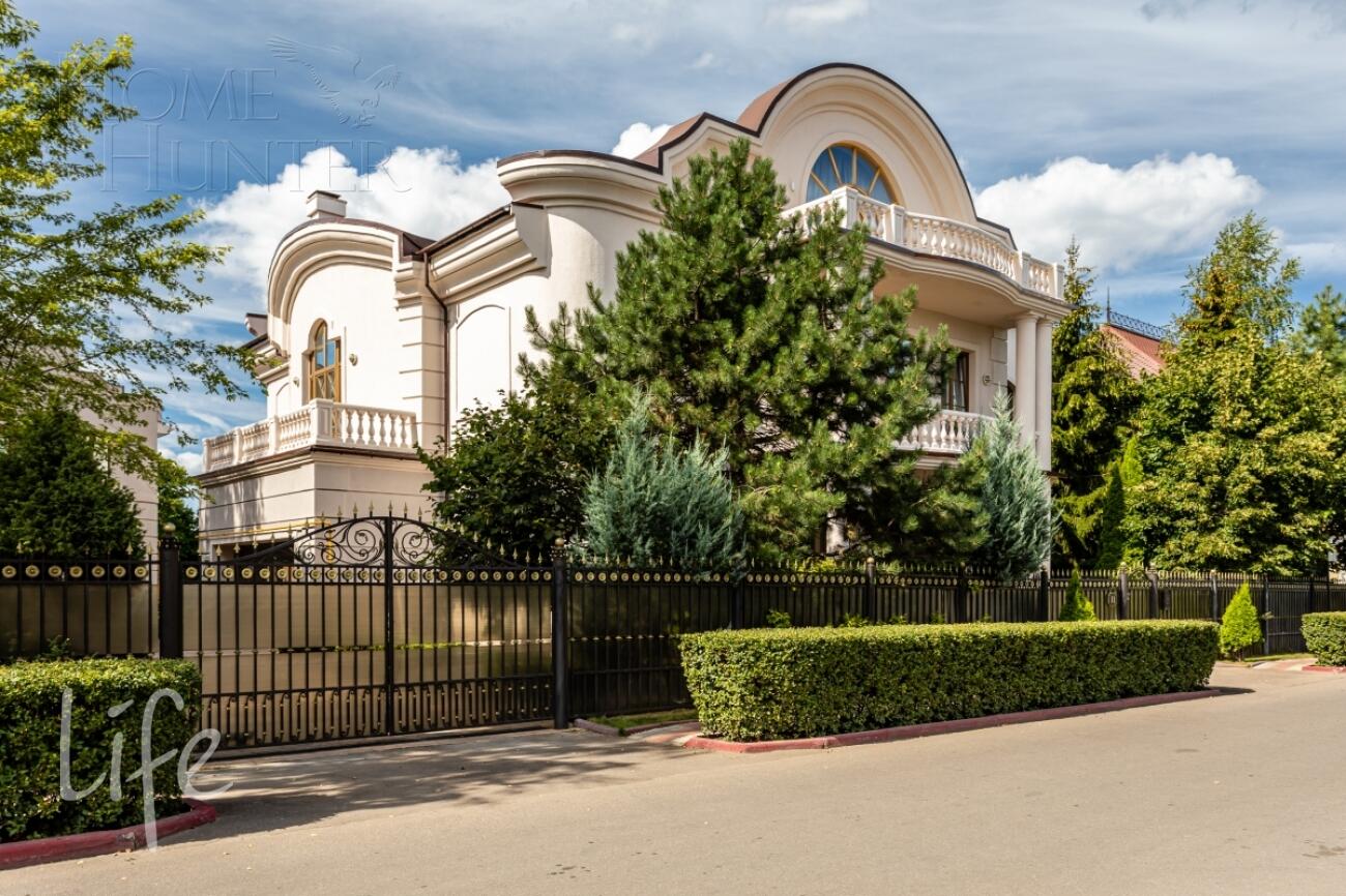 3-этажный коттедж 750 м² с отделкой