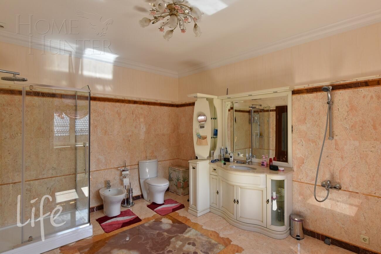 3-этажный коттедж 350 м² с отделкой