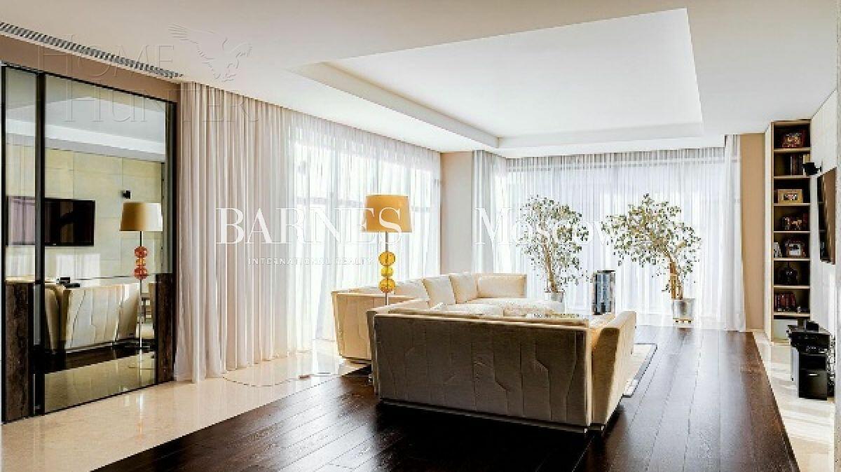 2-этажный коттедж 438 м² с отделкой