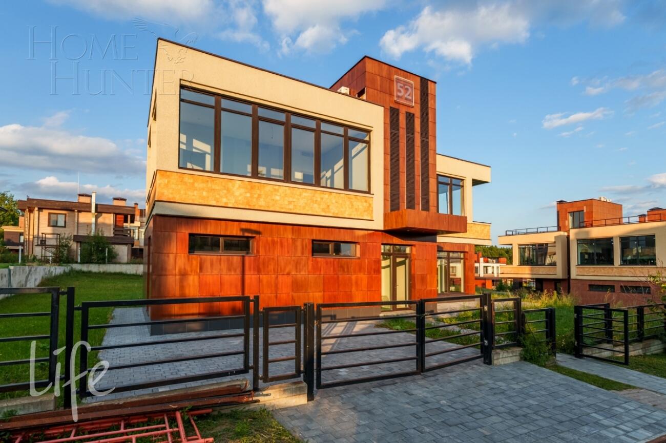 3-этажный коттедж 280 м² с отделкой