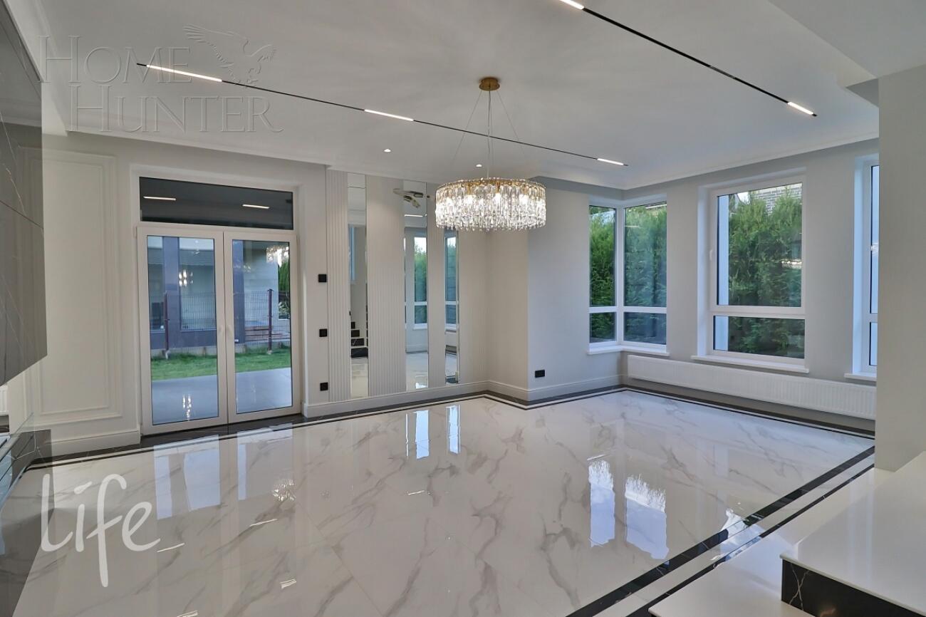 2-этажный коттедж 240 м² с отделкой