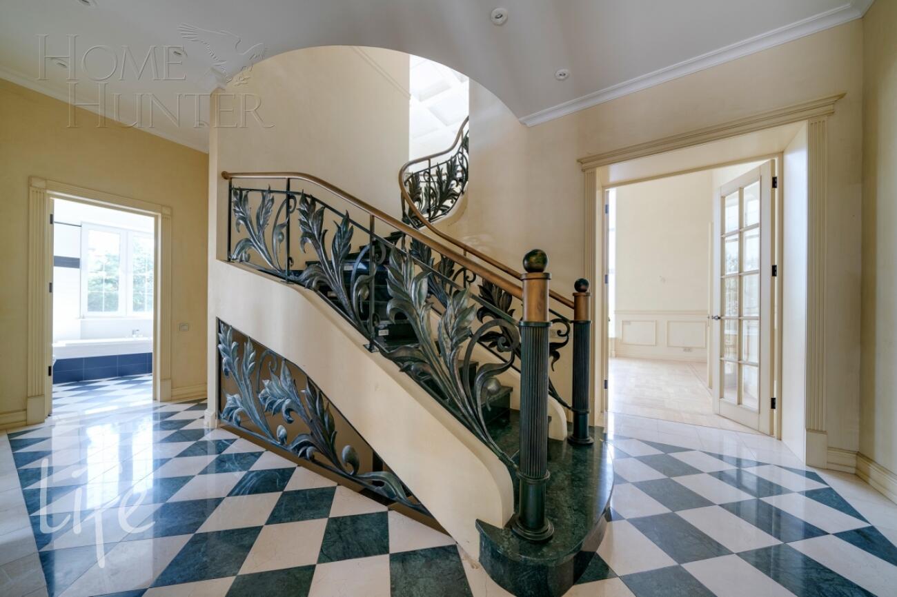 2-этажный коттедж 800 м² с отделкой